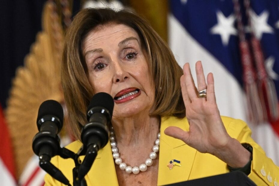 Nancy Pelosi repeatedly urges White House audience to clap: ‘That’s an applause line’