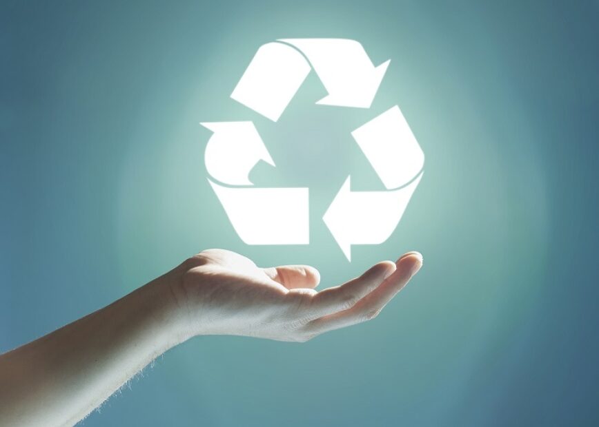 Unwrapping the recyclability problem: From food packaging materials to consumer responsibility