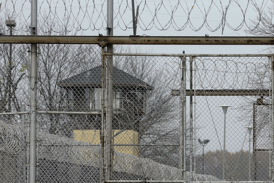 A private prison health care company accused of substandard care is awarded new contract in Illinois