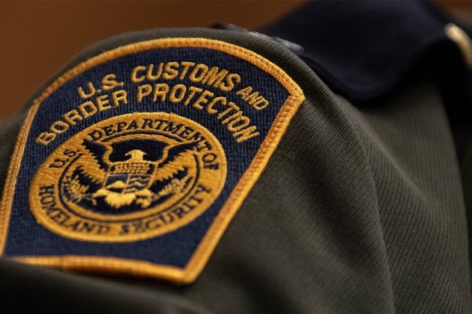 Migrant’s cell phone rings, tipping off Border Patrol to alleged smuggler