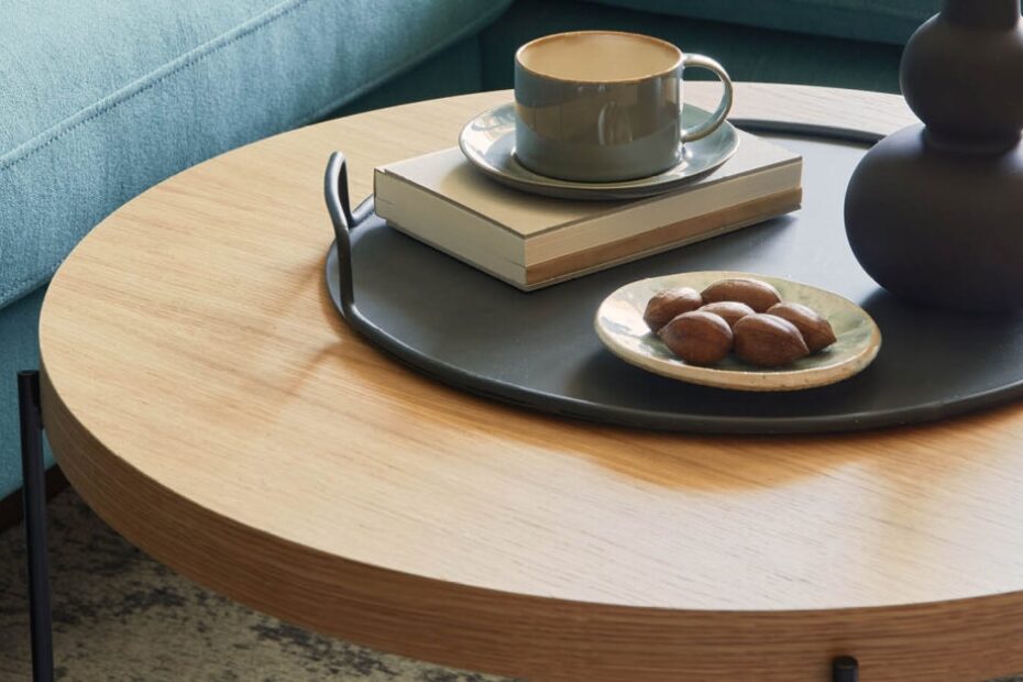 How to Decorate a Coffee Table