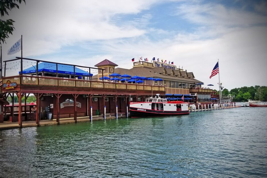 Dining Al Fresco in Shores & Islands, Ohio