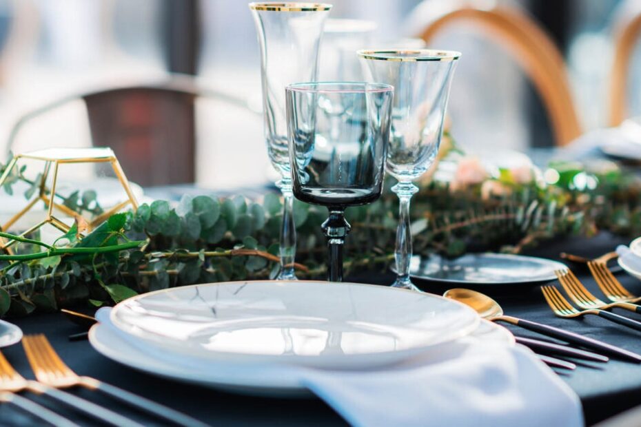 Cheerfully Chic Holiday Tablescapes